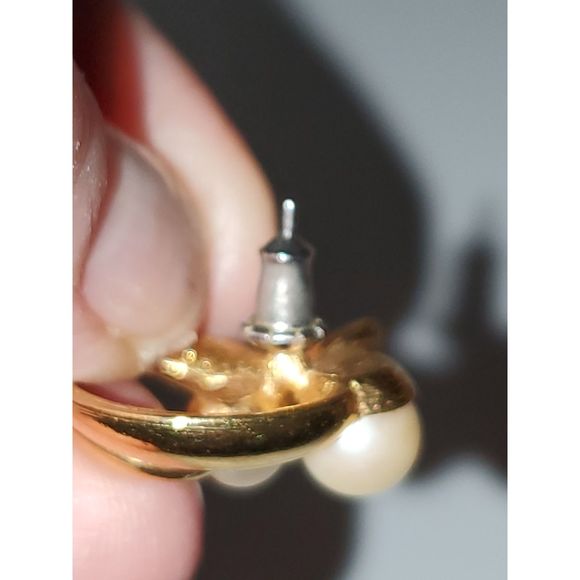 Avon Women's Earrings Vintage Gold Tone With Faux Pearls Post Back MCM - Picture 5 of 6